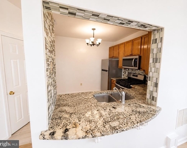 308 Assembly Point Court - Photo Thumbnail 4