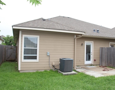 2838 Southampton Way - Photo Thumbnail 2