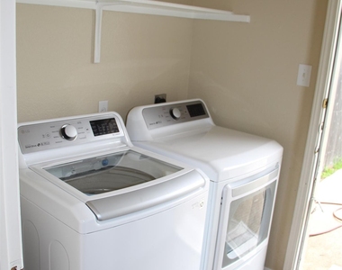 2838 Southampton Way - Photo Thumbnail 13