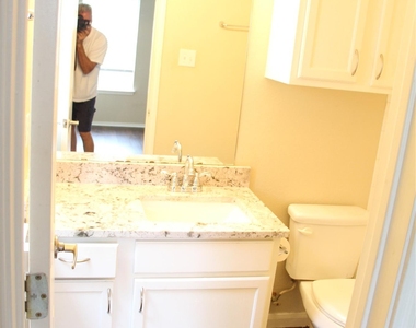 2838 Southampton Way - Photo Thumbnail 9