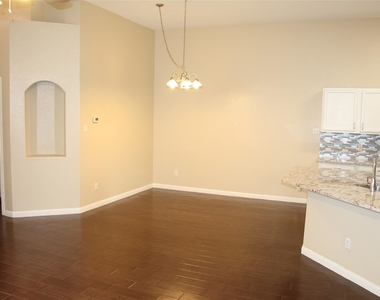 2838 Southampton Way - Photo Thumbnail 6