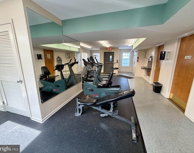 401 Waters Edge Drive - Photo Thumbnail 8