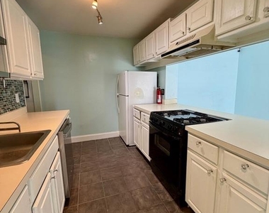 401 Waters Edge Drive - Photo Thumbnail 17