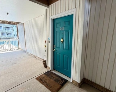 401 Waters Edge Drive - Photo Thumbnail 12