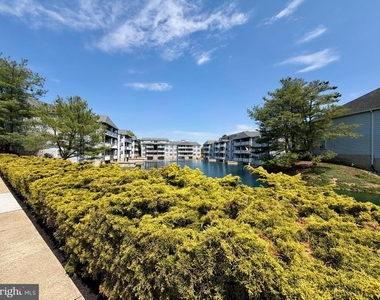 401 Waters Edge Drive - Photo Thumbnail 6