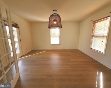 614 E Pebworth Road - Photo Thumbnail 23