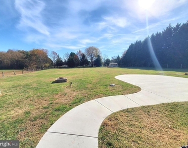 614 E Pebworth Road - Photo Thumbnail 4