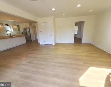614 E Pebworth Road - Photo Thumbnail 13
