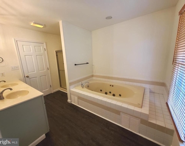 614 E Pebworth Road - Photo Thumbnail 29