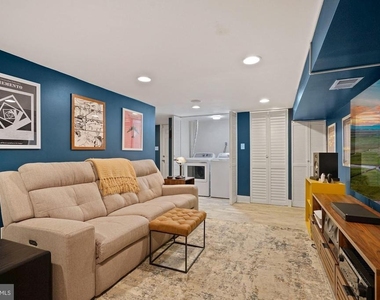 2410 South Dakota Avenue Ne - Photo Thumbnail 8