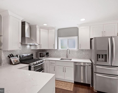 2410 South Dakota Avenue Ne - Photo Thumbnail 19