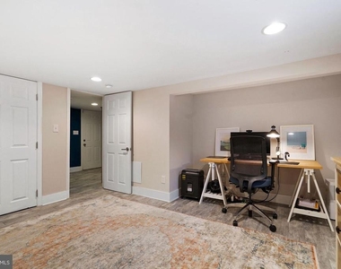 2410 South Dakota Avenue Ne - Photo Thumbnail 5