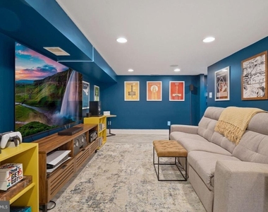 2410 South Dakota Avenue Ne - Photo Thumbnail 10