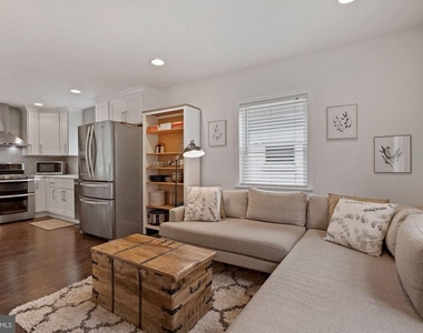 2410 South Dakota Avenue Ne - Photo Thumbnail 14