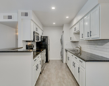 5995 N 78th Street - Photo Thumbnail 3
