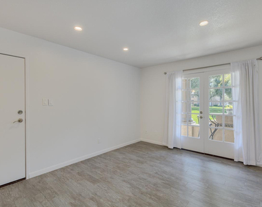5995 N 78th Street - Photo Thumbnail 2