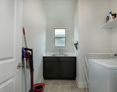 229 Finstown St - Photo Thumbnail 17