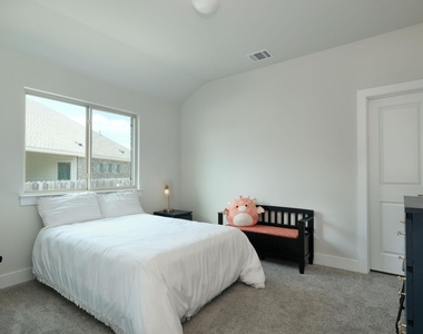 229 Finstown St - Photo Thumbnail 14