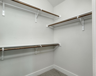 229 Finstown St - Photo Thumbnail 13