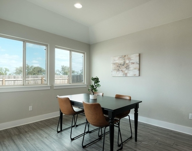 229 Finstown St - Photo Thumbnail 6