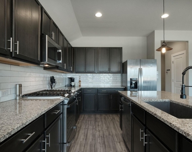 229 Finstown St - Photo Thumbnail 8