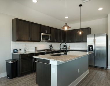 229 Finstown St - Photo Thumbnail 7