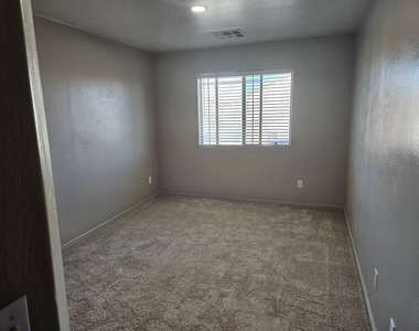36337 W Velazquez Drive - Photo Thumbnail 11