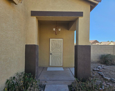 36337 W Velazquez Drive - Photo Thumbnail 2