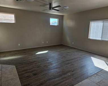 36337 W Velazquez Drive - Photo Thumbnail 9