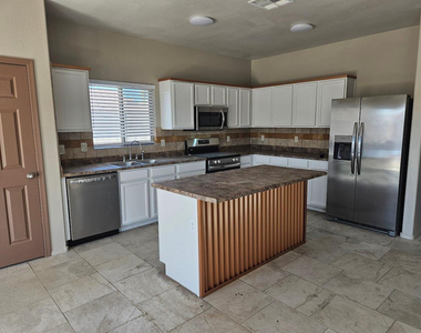 36337 W Velazquez Drive - Photo Thumbnail 6