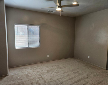 36337 W Velazquez Drive - Photo Thumbnail 4