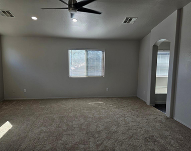 36337 W Velazquez Drive - Photo Thumbnail 14