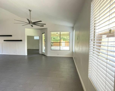 2670 E Hulet Drive - Photo Thumbnail 8
