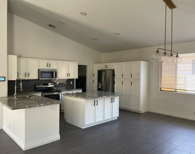2670 E Hulet Drive - Photo Thumbnail 5