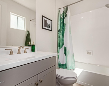 3746 E Earll Drive - Photo Thumbnail 27