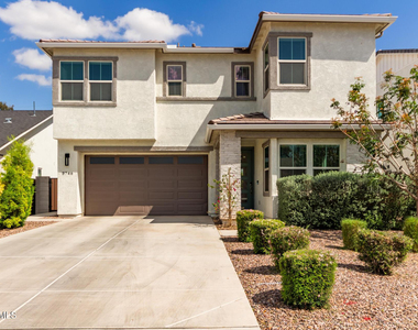 3746 E Earll Drive - Photo Thumbnail 4