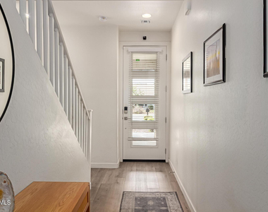 3746 E Earll Drive - Photo Thumbnail 7
