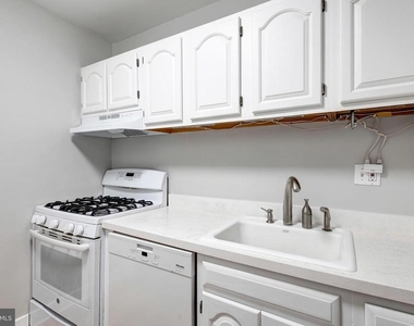 4201 Cathedral Avenue Nw - Photo Thumbnail 11