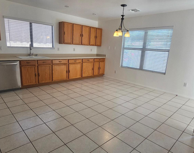 18611 N 22nd Street - Photo Thumbnail 2