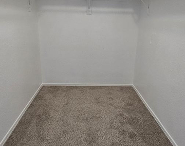 18611 N 22nd Street - Photo Thumbnail 7
