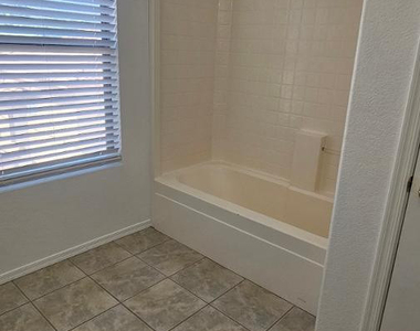 18611 N 22nd Street - Photo Thumbnail 9