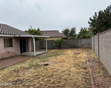 1006 S Slater Circle - Photo Thumbnail 13
