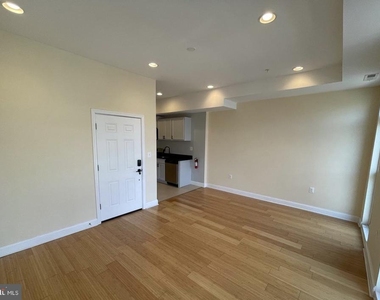 532 8th Street Se - Photo Thumbnail 3