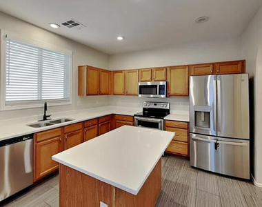 28958 N 124th Drive - Photo Thumbnail 5