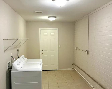 4322 E Villa Maria Drive - Photo Thumbnail 9