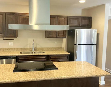 4322 E Villa Maria Drive - Photo Thumbnail 4
