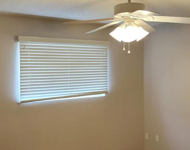 4322 E Villa Maria Drive - Photo Thumbnail 6
