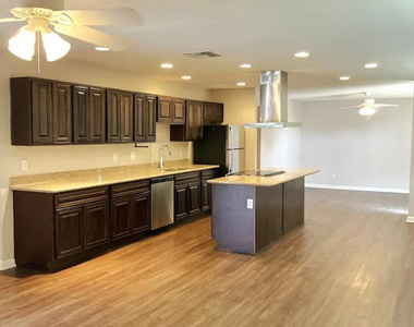 4322 E Villa Maria Drive - Photo Thumbnail 2