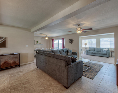 8031 E Oak - Photo Thumbnail 4