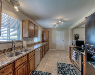 8031 E Oak - Photo Thumbnail 14